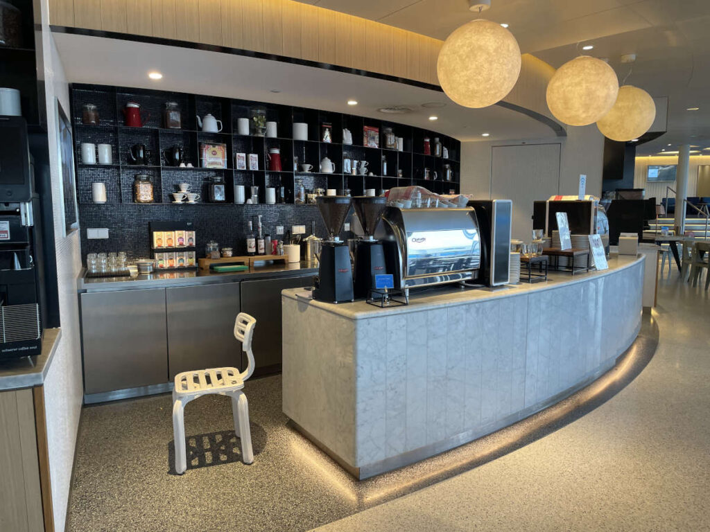 Schiphol Privium Plus lounge - non Schengen