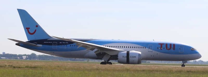 vertrekhal TUI schiphol