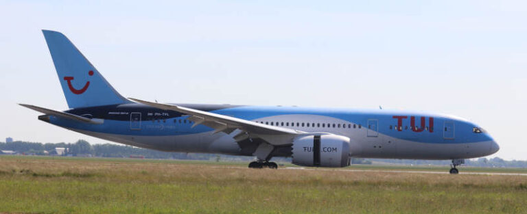 TUI Boeing 787 9 PH-TFL