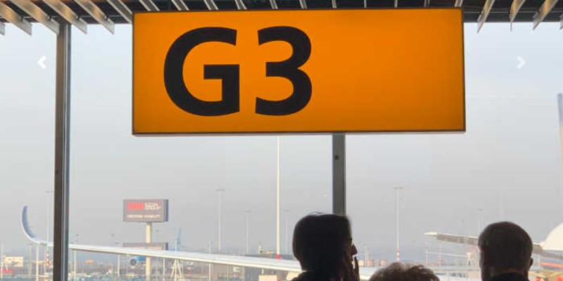 boarding van vlucht CX270 op Schiphol via Gate G3